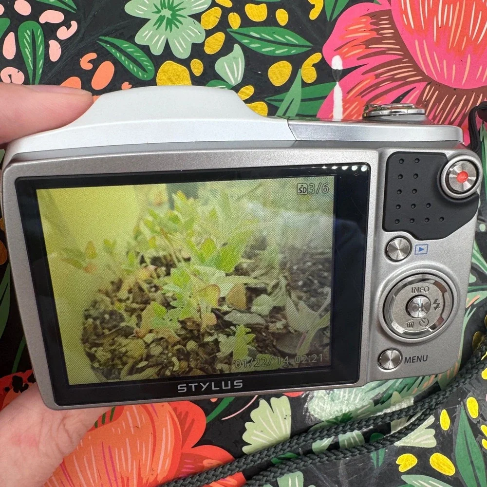 Olympus Stylus SH-50 White Digital Camera 24x Wide Optical Zoom Full HD Bundle